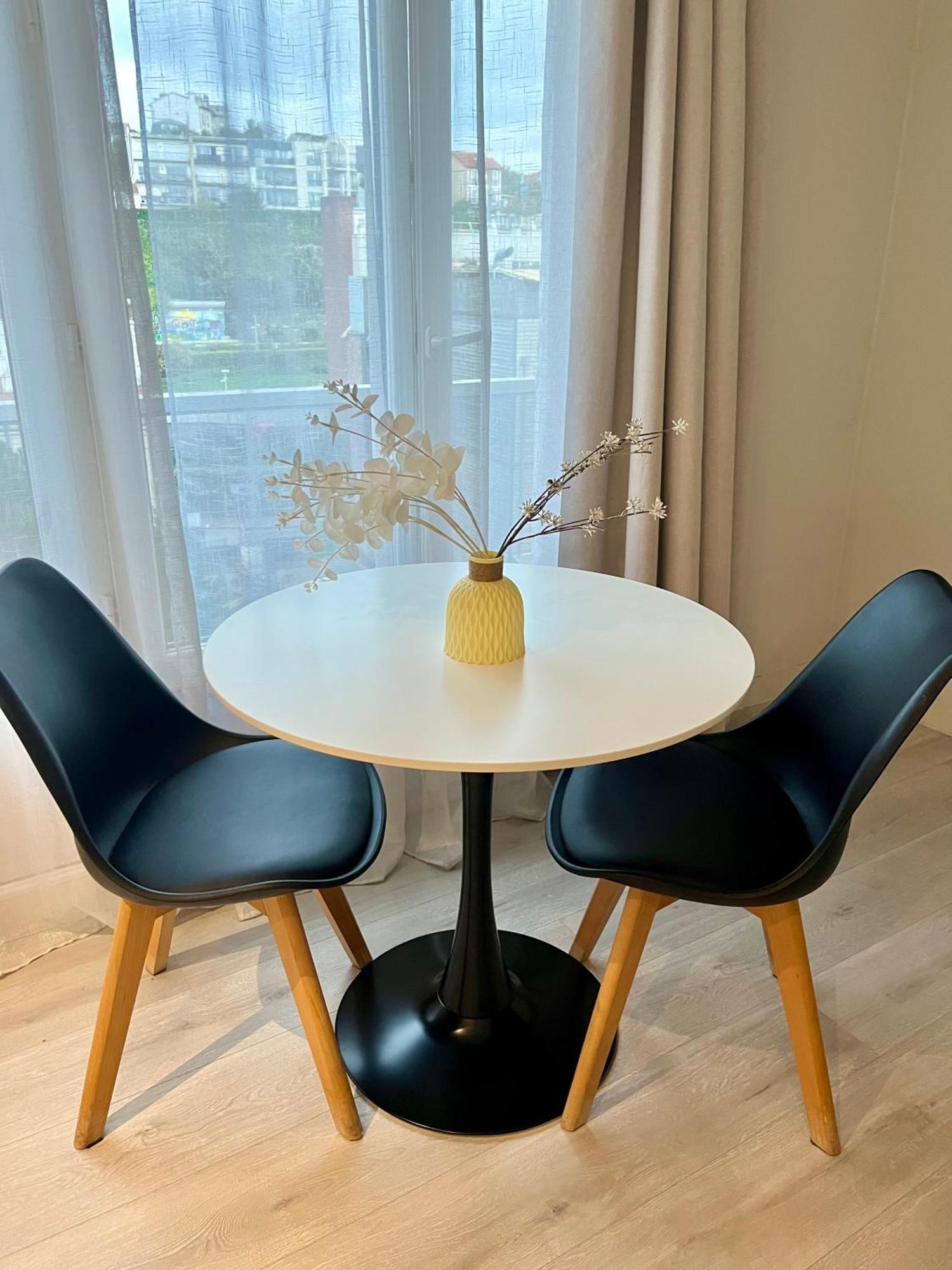 Le Serenityappart Suresnes Ngoại thất bức ảnh